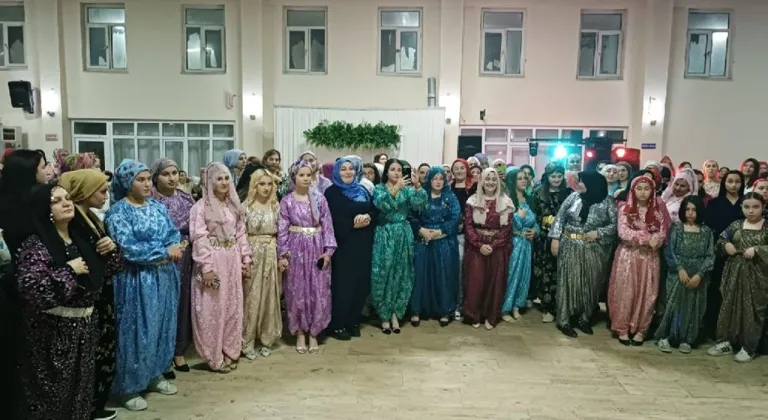 Yöresel Kıyafetler Şarkikaraağaç’ı salladı