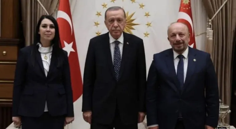 Zonguldak Milletvekili Hüseyin Özbakır ve eşi Deniz Özbakır' dan bayram mesajı