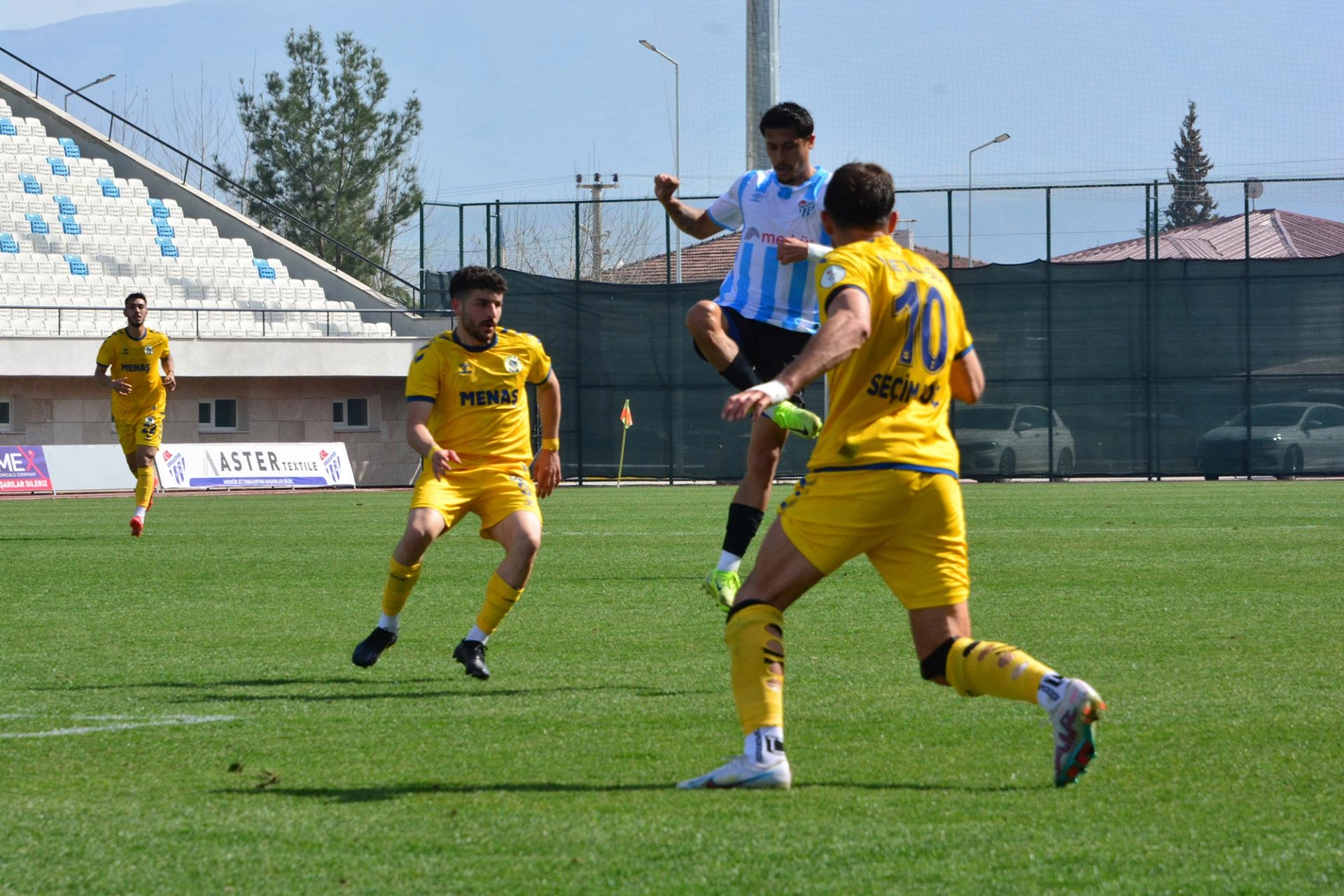 Erbaaspor Menemen FK maçından kareler